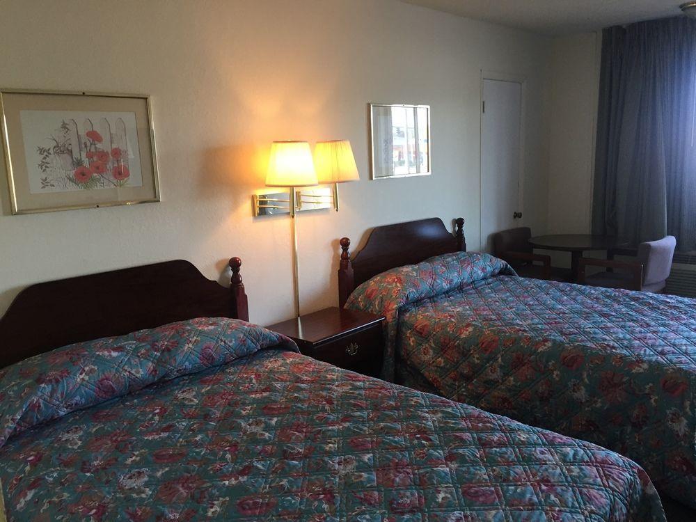 Economy Inn St. James Экстерьер фото