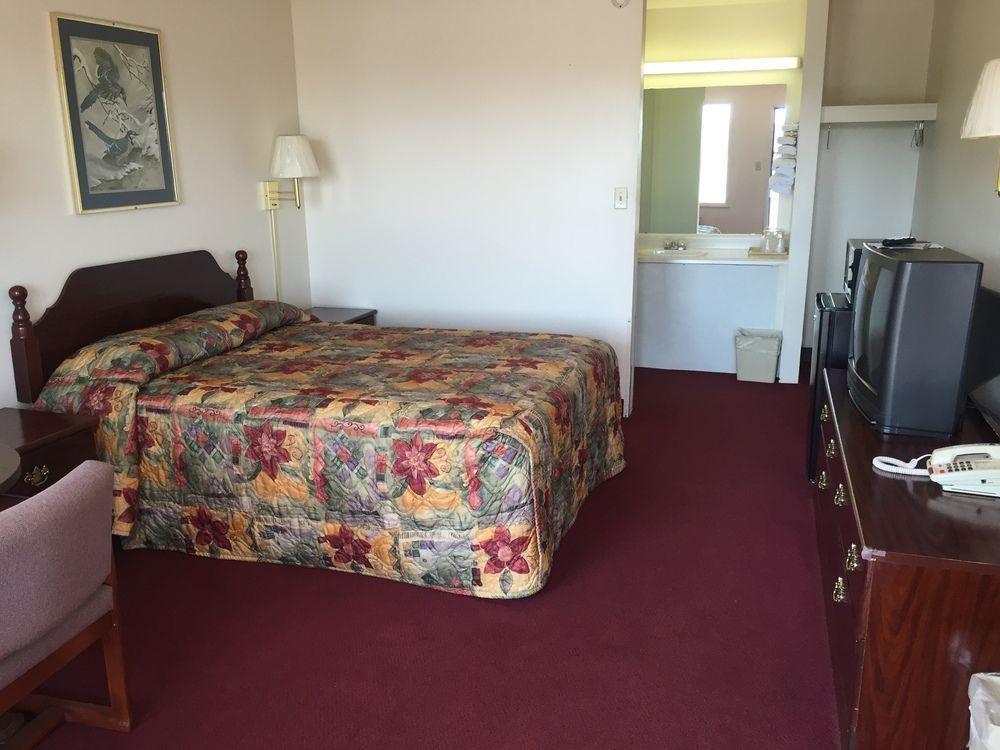 Economy Inn St. James Экстерьер фото