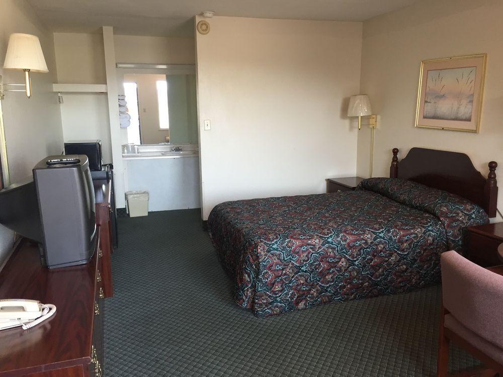 Economy Inn St. James Экстерьер фото
