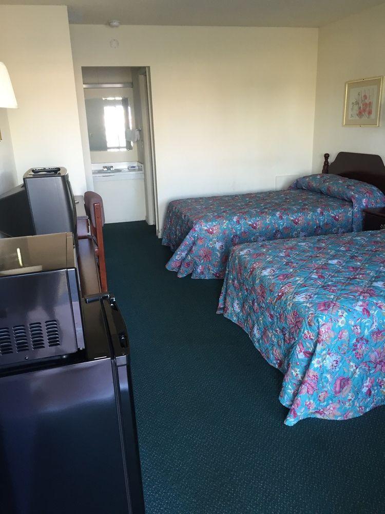 Economy Inn St. James Экстерьер фото