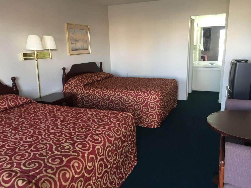 Economy Inn St. James Экстерьер фото
